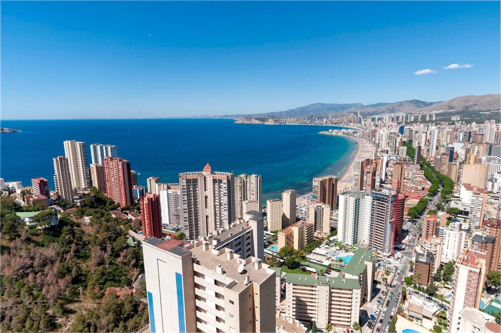 Impresionante Ático -Dúplex reformado de lujo y vistas magnificas al mar y bahía de Benidorm.