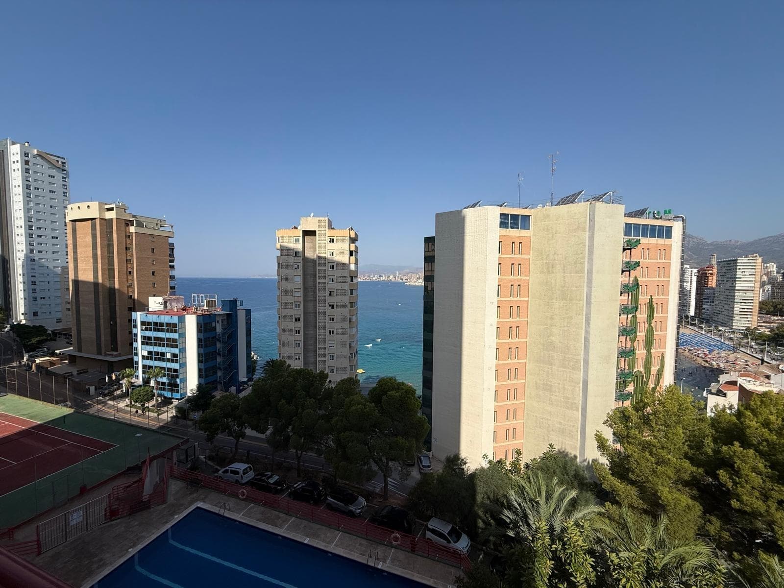 Precioso reformado piso con 3 dormitorios y vistas al mar a un paso de playa Levante.